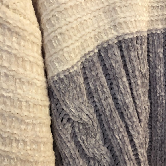 O&O Chenille Cable Knit Sweater Bell Sleeve - Picture 5 of 12